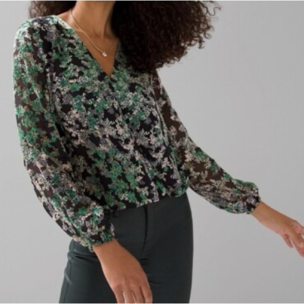 WHBM Womens Green Wrap Top Little Leaf Burnout Medium Moc Wrap Silk Blend